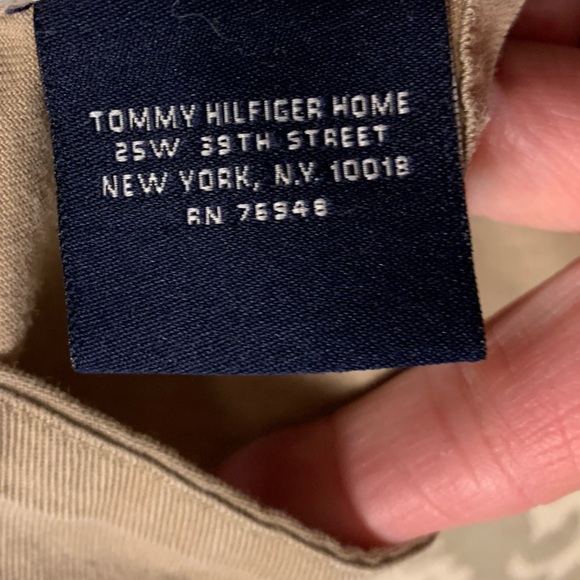 Tommy Hilfiger Set of Pillow Shams, Good Condition - Picture 6 of 13